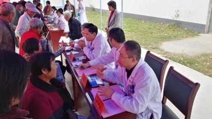 專家團(tuán)隊進(jìn)村居，健康守護(hù)零距離